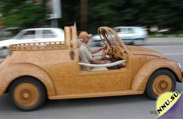 Необычный деревянный автомобиль