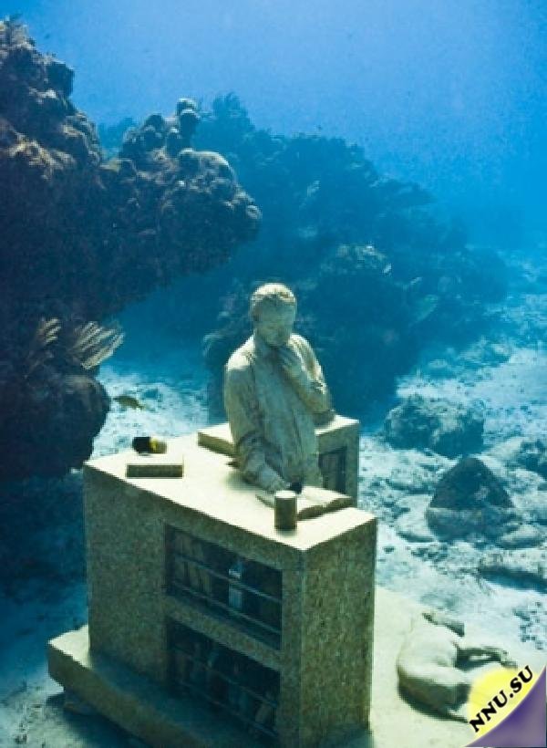 Подводная выставка скульптур