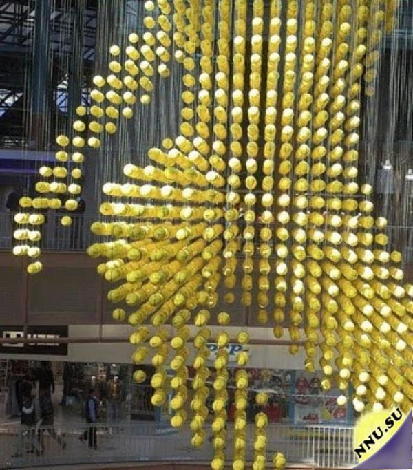 Скульптура из мячей в честь Чемпионата Мира