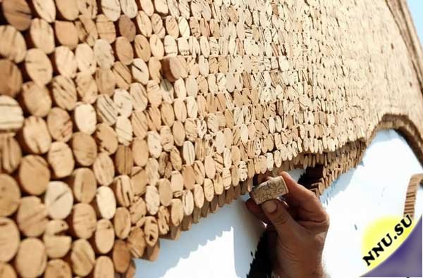 Трехмерное мозаичное панно из 300 тысяч винных пробок
