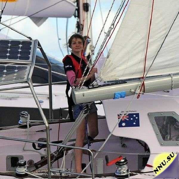 16-летняя австралийка обогнула Землю на розовой яхте