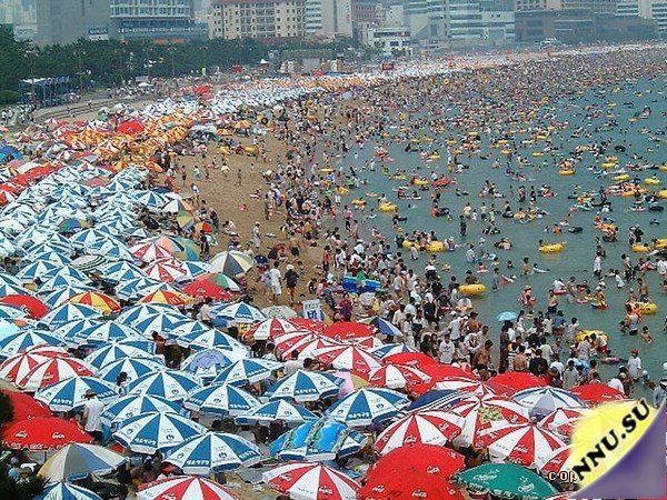 "Густонаселенный" южнокорейский пляж Haeundae