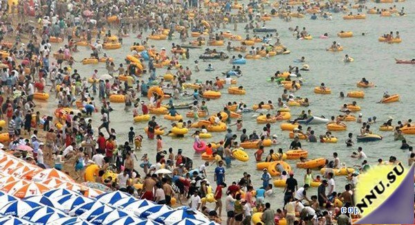 "Густонаселенный" южнокорейский пляж Haeundae