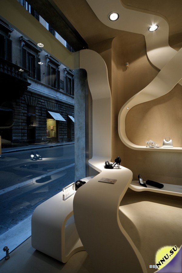 Дизайн обувного магазина Stuart Weitzman от архитектора Fabio Novembre