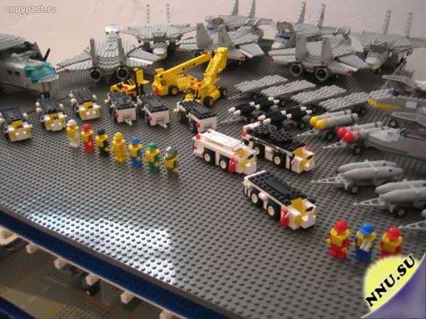 Авианосец из конструктора Лего